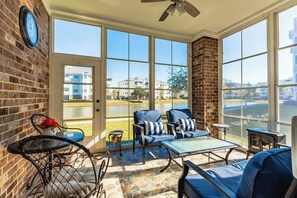 Interior - First Floor Condo With Lake View (Myrtle Beach)