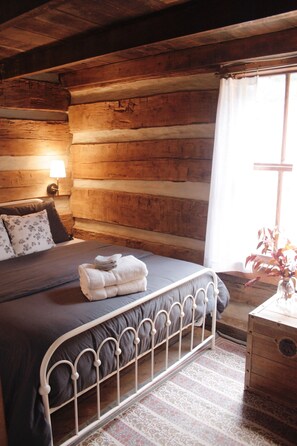 2 bedrooms, desk, free WiFi, bed sheets