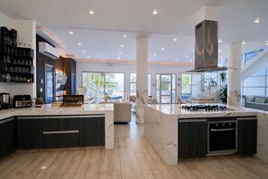 Fridge, microwave, oven, stovetop - exclusive beach mansion (La Boquilla)
