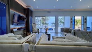 Smart TV, stereo