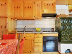 Fridge, oven, cookware/dishes/utensils