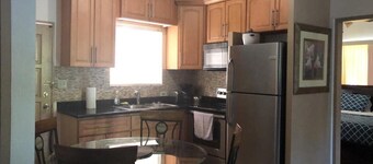 2 Bedroom 1 Bath Near Hospital and Shopping and Beach