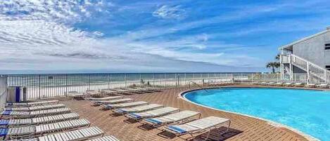 Alberca techada y alberca climatizada