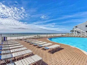 Alberca techada y alberca climatizada