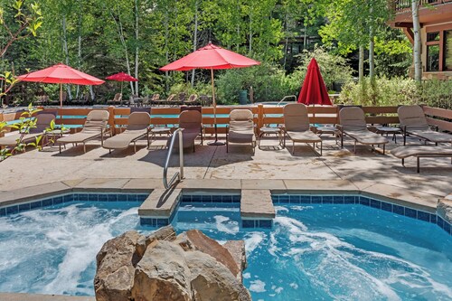 Arrowhead LUXURY Home - Private Hot Tub on Deck - Shuttle -  Fireplace - Game Room