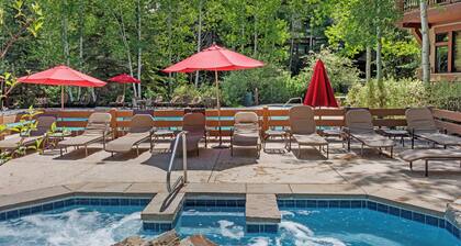 Arrowhead LUXURY Home - Private Hot Tub on Deck - Shuttle - Fireplace - Game Room