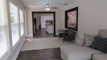 Family House, Ensuite, Pool View (Sandy Toes) | Interior