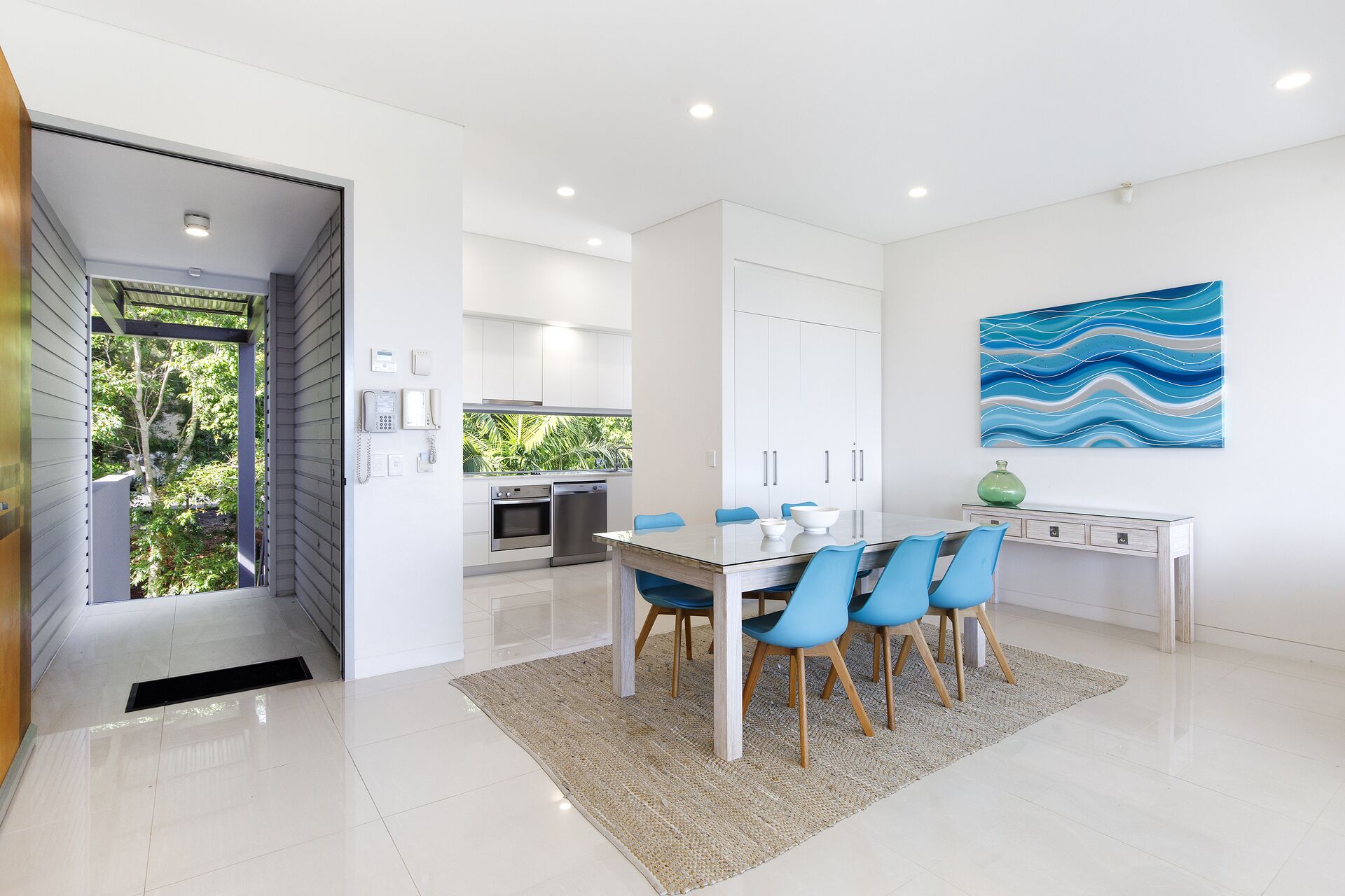 Deluxe Noosa penthouse with 5 star views — image 8