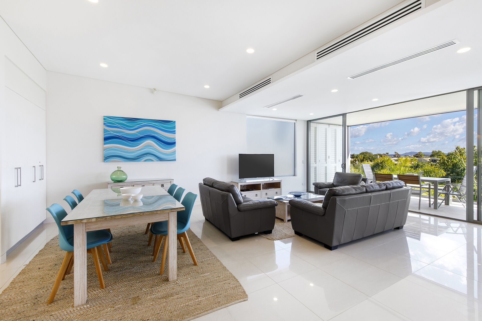Deluxe Noosa penthouse with 5 star views — image 9