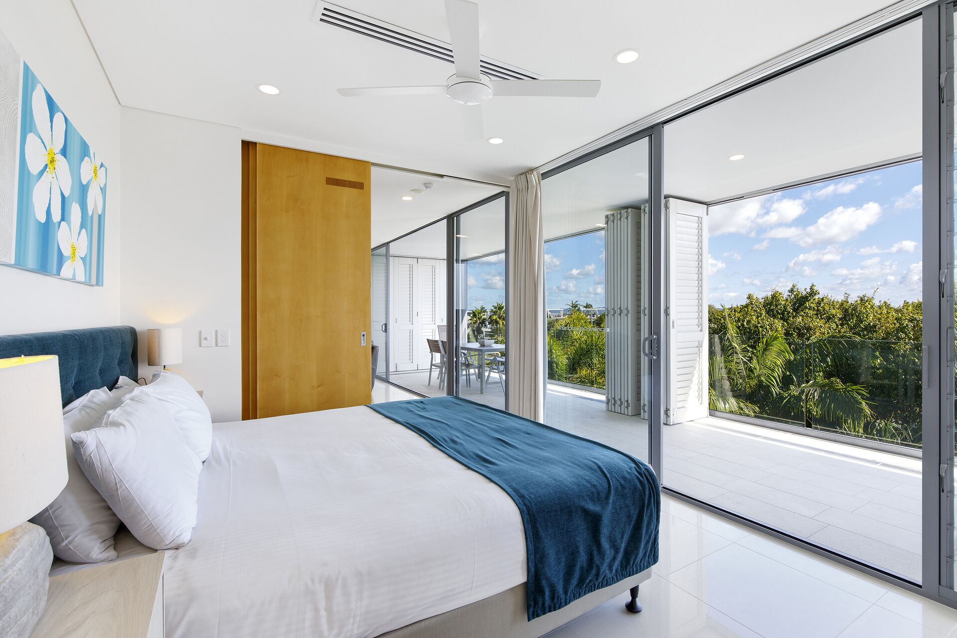 Deluxe Noosa penthouse with 5 star views — image 6