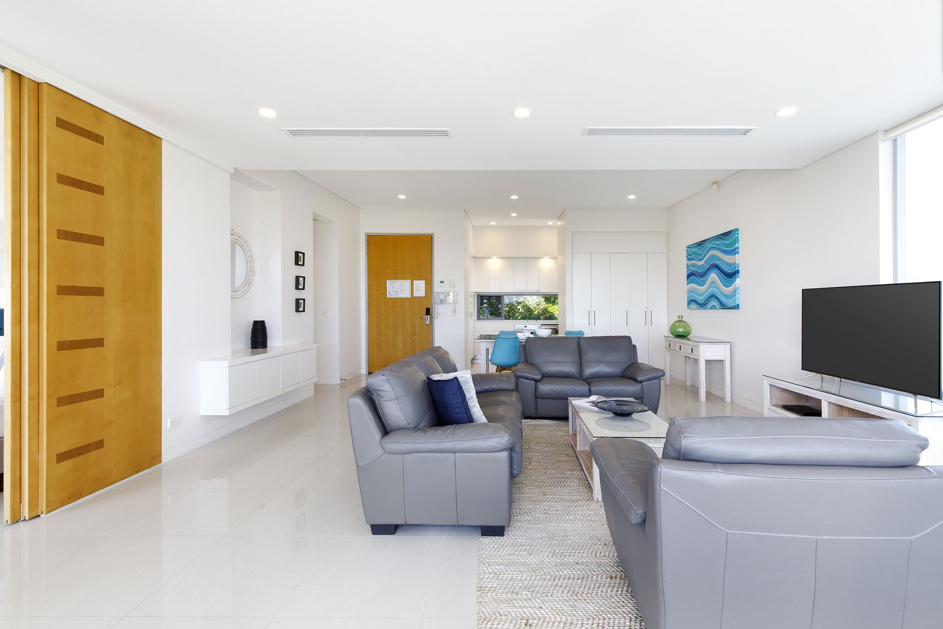 Deluxe Noosa penthouse with 5 star views — image 7