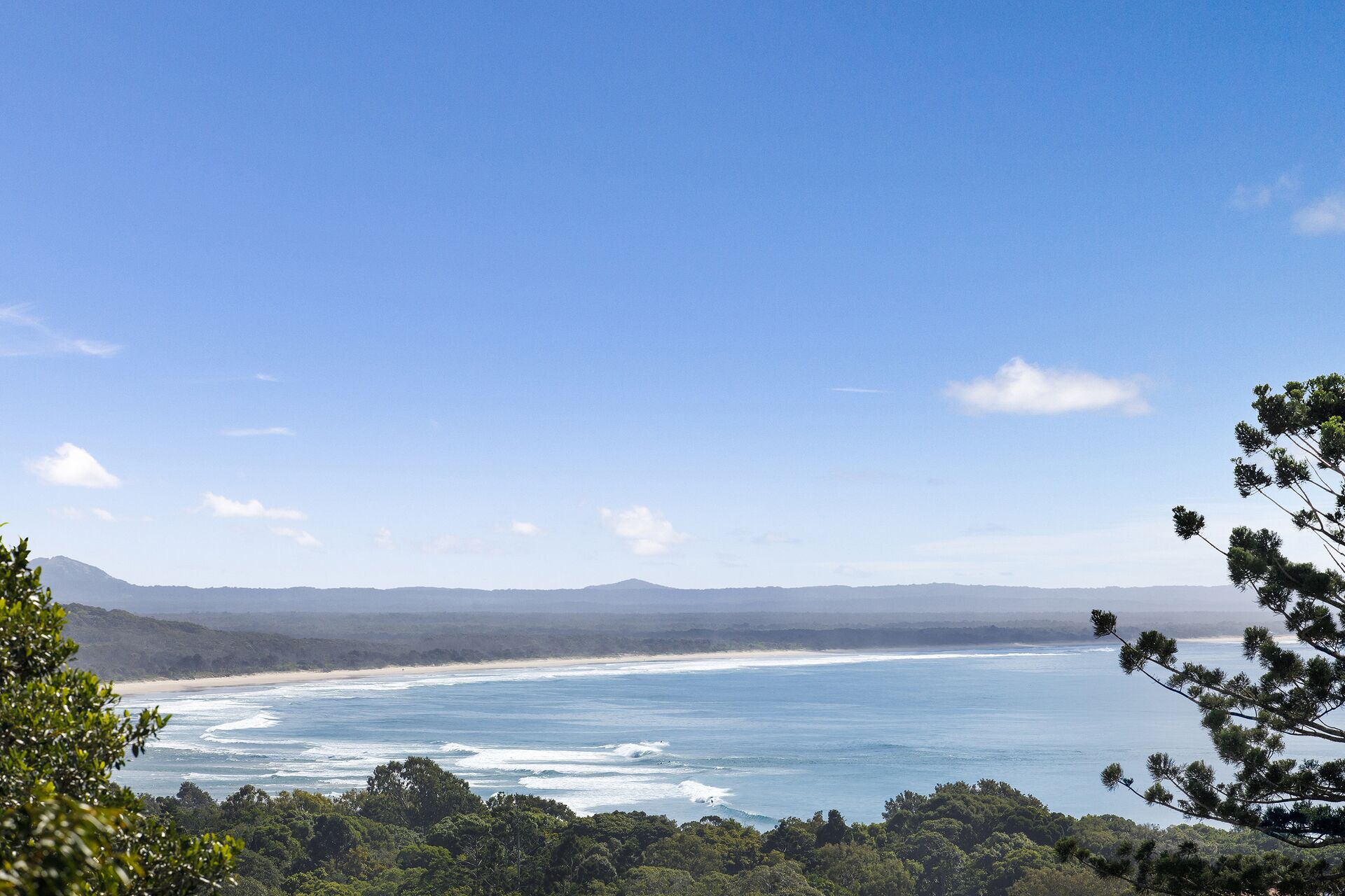 Deluxe Noosa penthouse with 5 star views — image 2