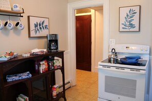 Kjøleskap, mikrobølgeovn, ovn og brødrister