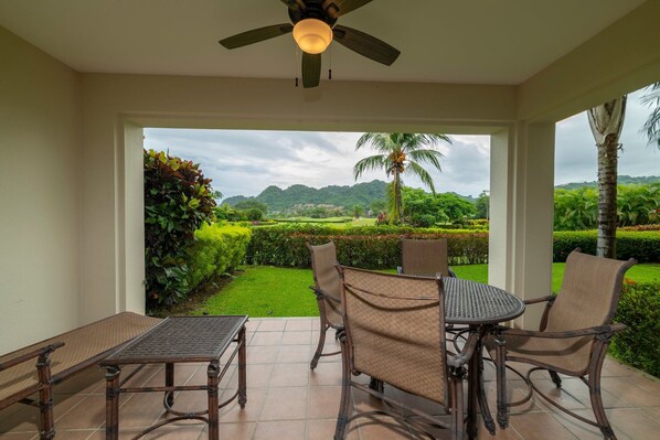 Outdoor dining - Del Mar 4O 2 bdr Garden View in Los Suenos (Playa Herradura)