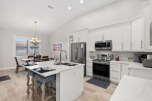 Fridge, microwave, oven, stovetop - Luxurious retreat on Marco Island (Marco Island)