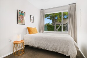 4 bedrooms, in-room safe, desk, iron/ironing board