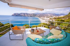 Property grounds - Villa "Casa San Cayetano" with Sea View, Pool, Garden, Terrace and Balcony (La Herradura)