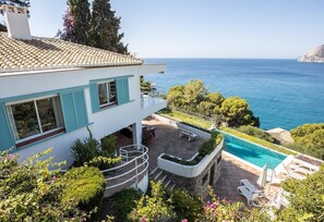 Property grounds - Villa "Casa San Cayetano" with Sea View, Pool, Garden, Terrace and Balcony (La Herradura)