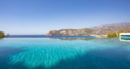 Villa "Casa San Cayetano" with Sea View, Pool, Garden, Terrace and Balcony