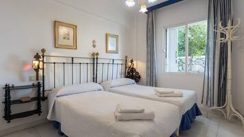 5 slaapkamers, een strijkplank/strijkijzer, gratis wifi, beddengoed