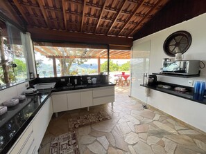 Refrigerador, microondas, horno, placa de cocina