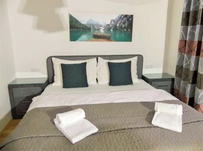 2 habitaciones, tabla de planchar con plancha y internet gratis 