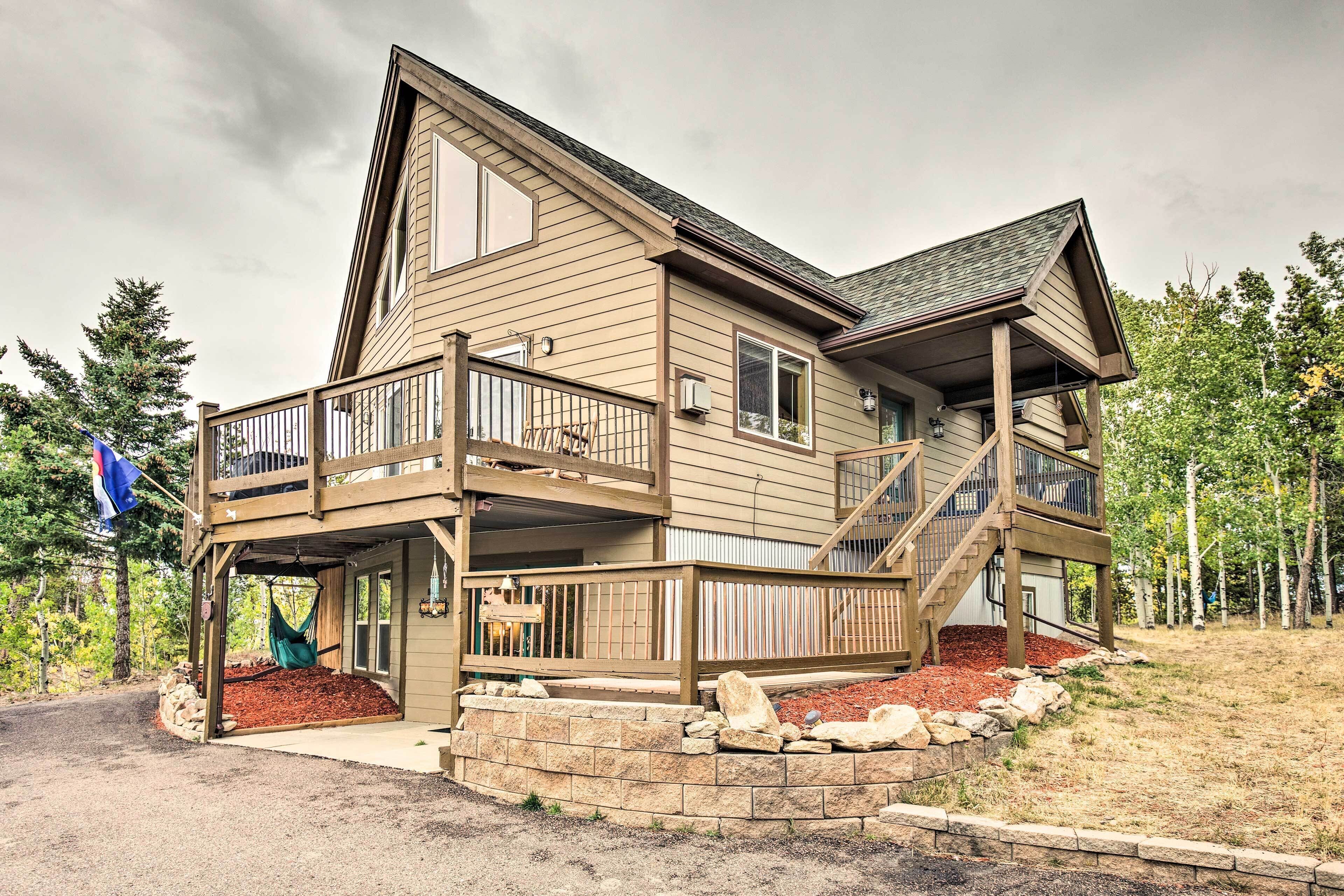 Cozy Morrison Retreat w/ Mtn View & Game Room!