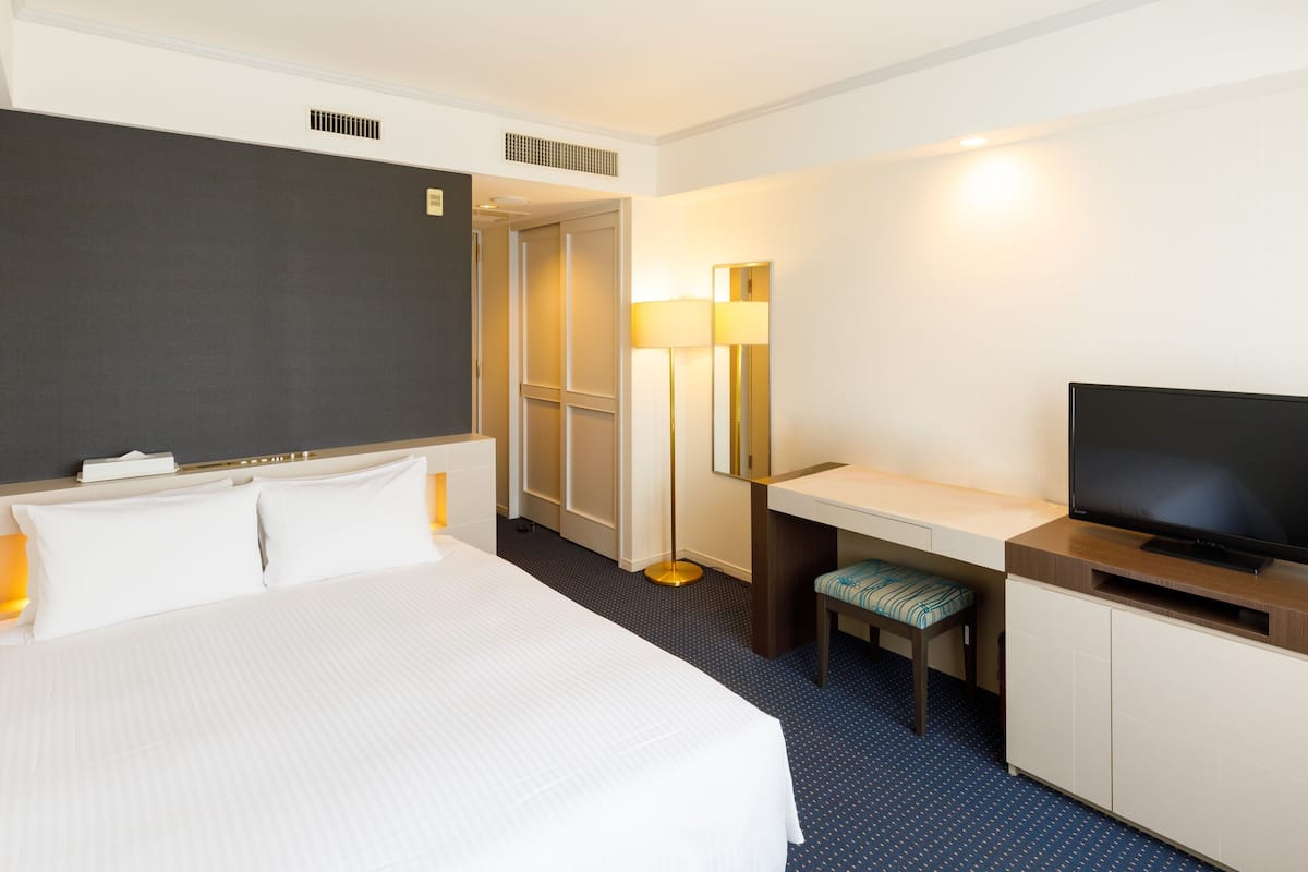 Kamar Grand, Bebas Asap Rokok (Queen) | Selimut bulu angsa, meja kerja, Wi-Fi gratis, dan seprai linen