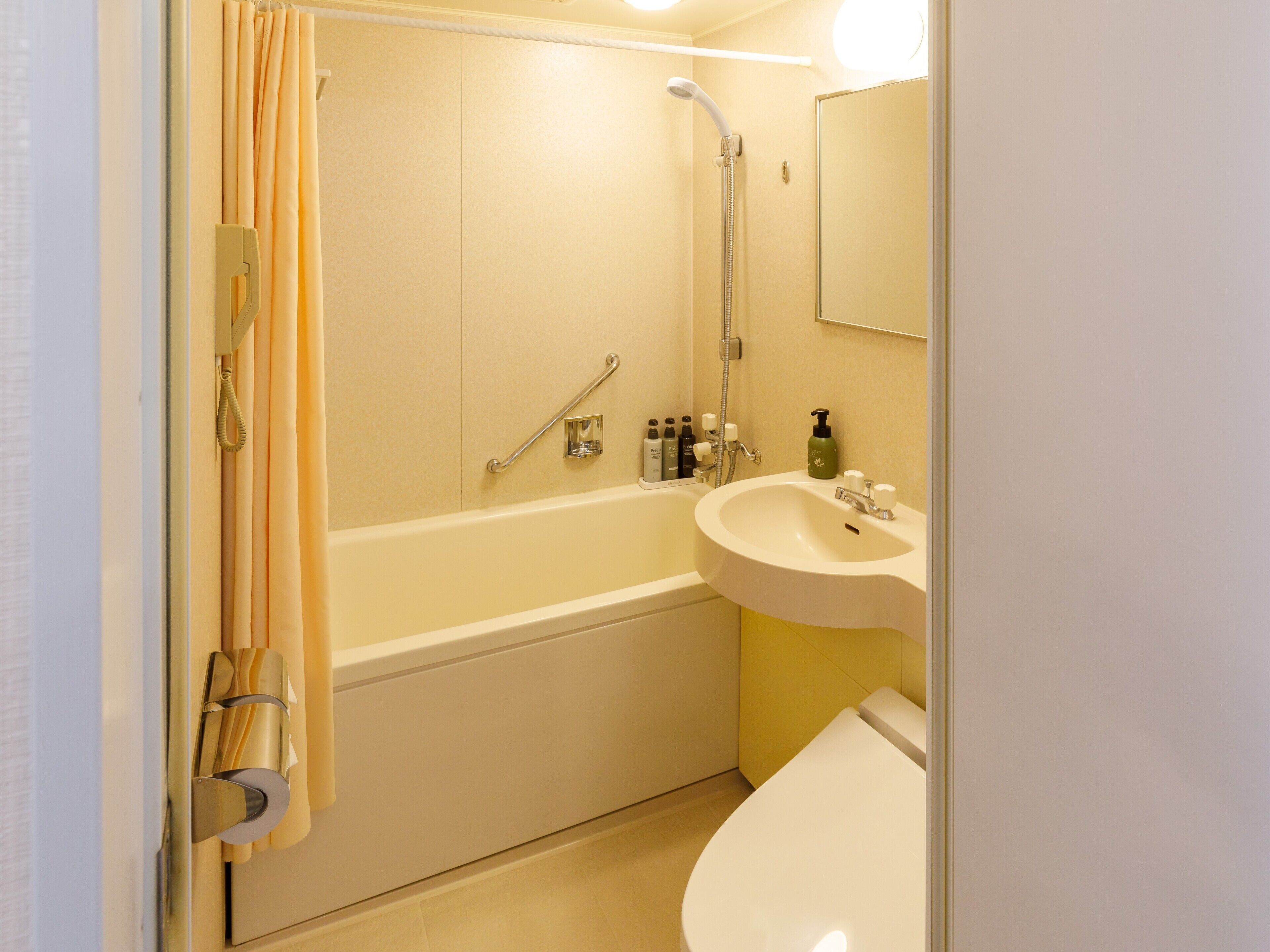 standard twin room, non smoking | bathroom | free toiletries, hair dryer, slippers, electronic bidet