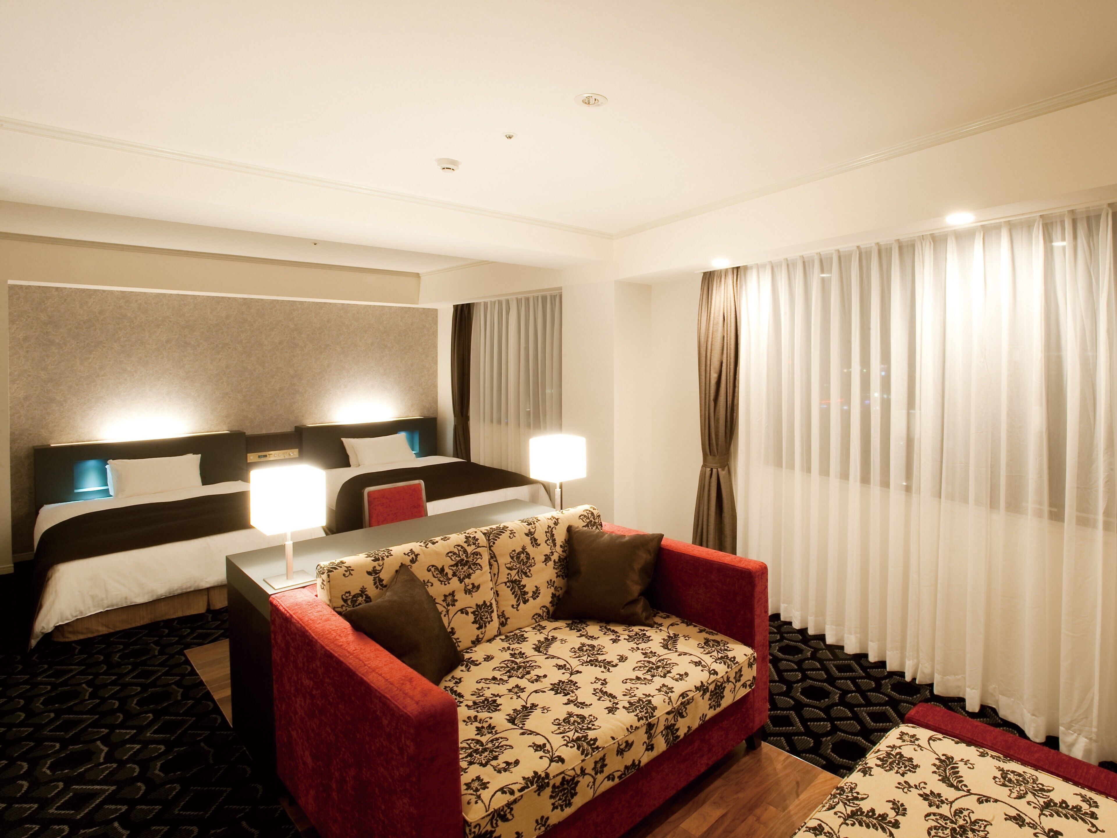 junior studio suite | 1 bedroom, down duvets, desk, free wifi