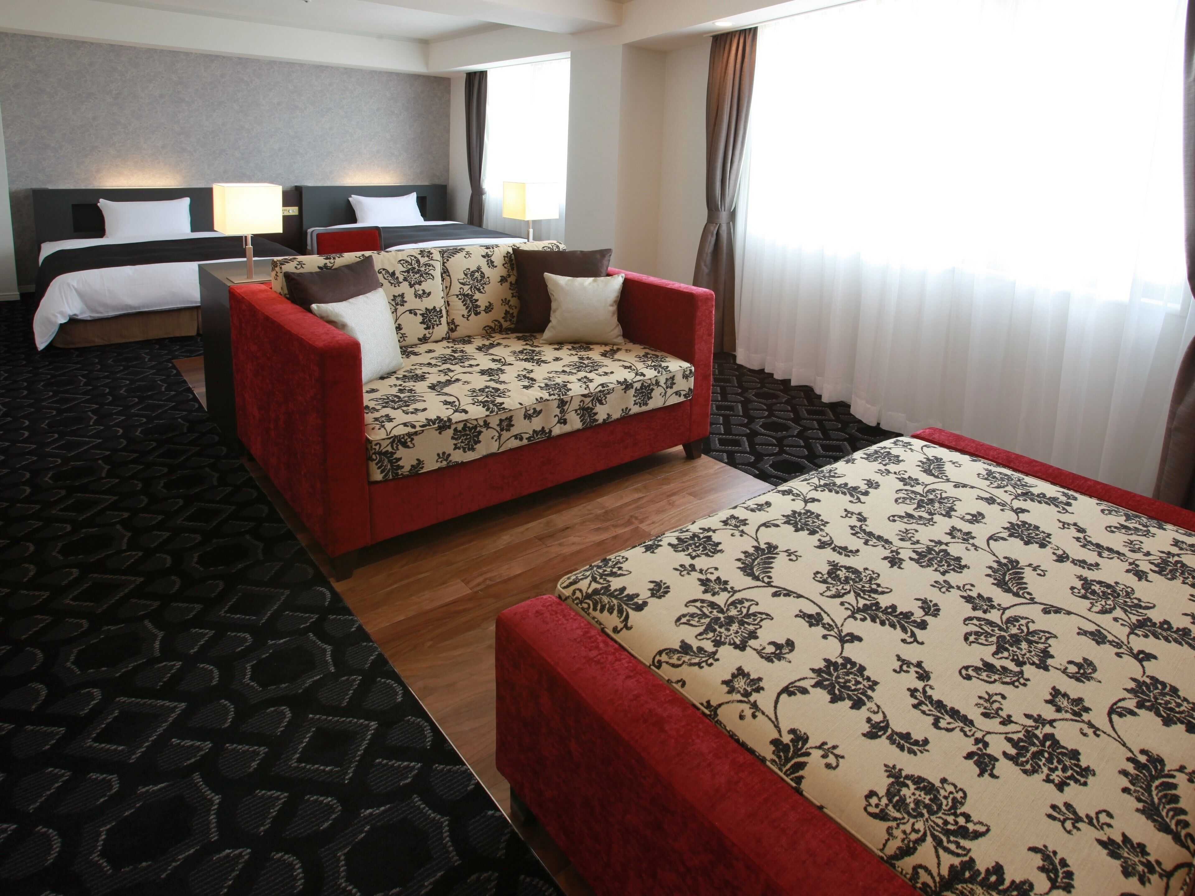 junior studio suite | 1 bedroom, down duvets, desk, free wifi