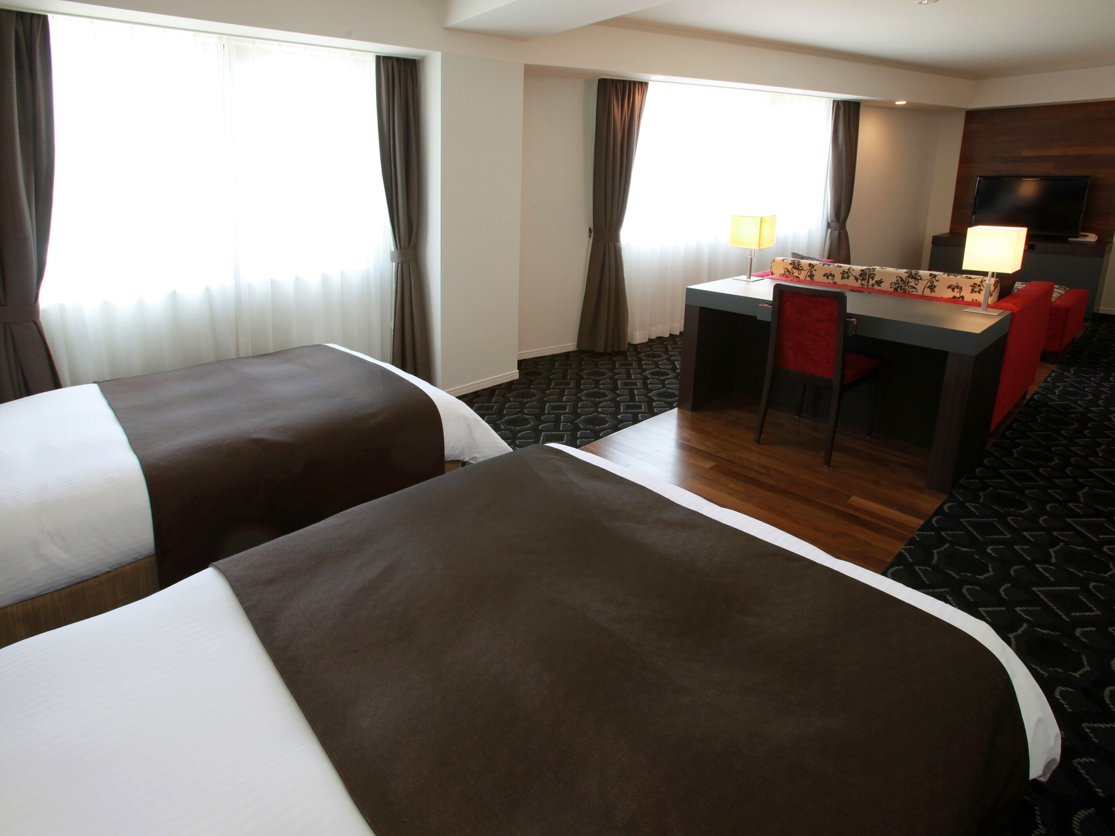 junior studio suite | 1 bedroom, down duvets, desk, free wifi