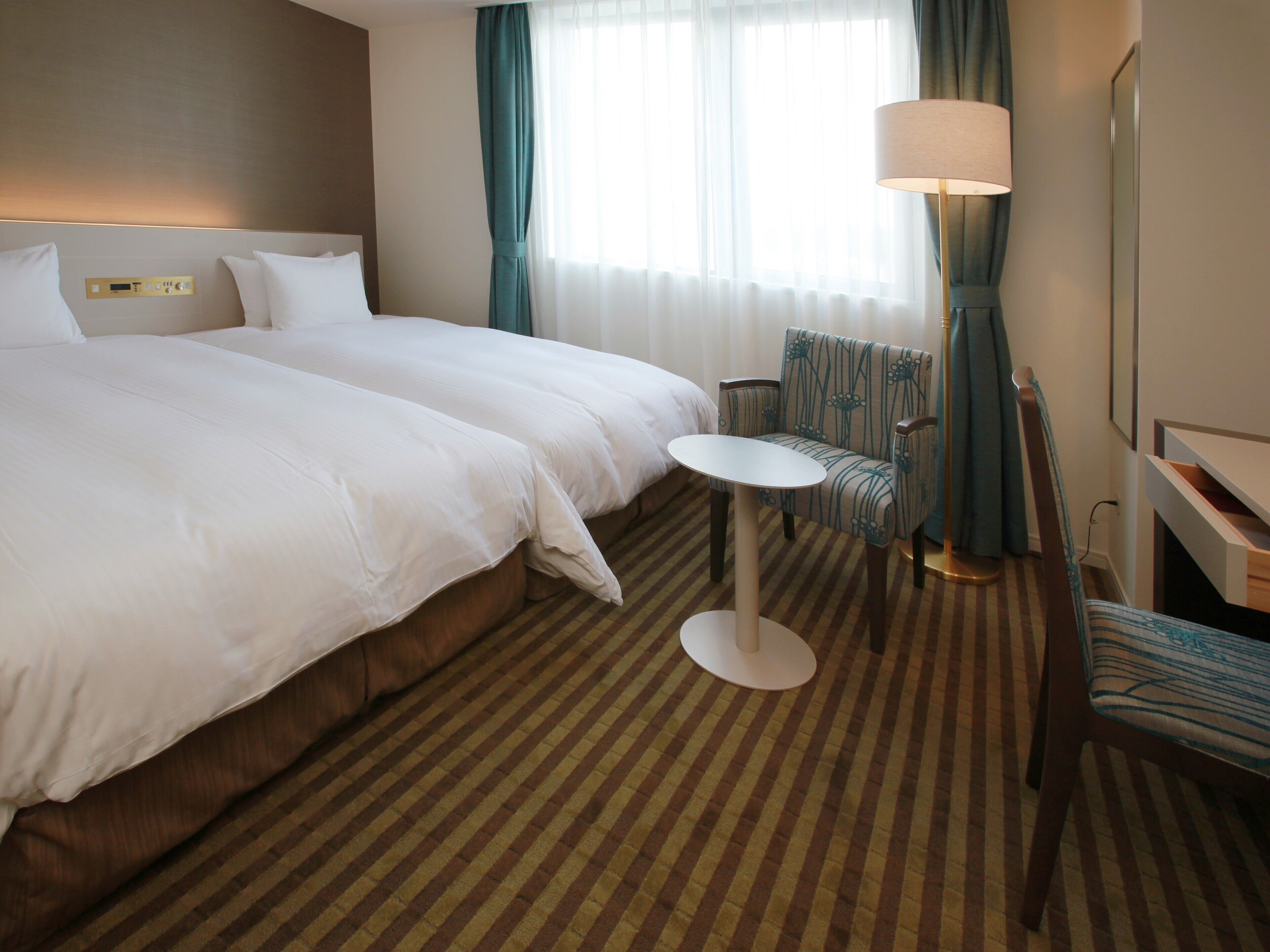 standard twin room, non smoking | 1 bedroom, down duvets, desk, free wifi