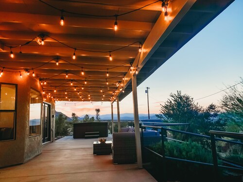 LUXE  - The Desert Sun - Amazing Private Villa with Beautiful 360 View & Hot Tub