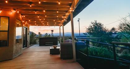 LUXE - The Desert Sun - Amazing Private Villa with Beautiful 360 View & Hot Tub