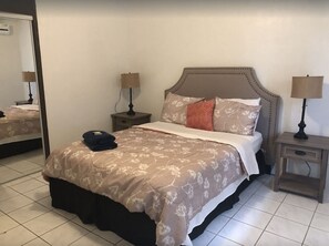 2 bedrooms, WiFi, bed sheets - Free WiFi Free PARKING Free Cable-The BEST 2 Bedrm 1 Ba unit near grocery store! (Sinajana)