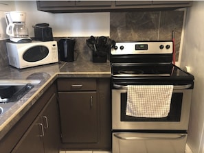Fridge, microwave, oven, stovetop - Free WiFi Free PARKING Free Cable-The BEST 2 Bedrm 1 Ba unit near grocery store! (Sinajana)