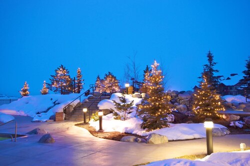 Steps to Private Gondola-HeatedPool-3 HotTubs-Gym-TownShuttle-Garage-GameRoom-Fireplace-W/D-Elevator