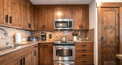 Private Gondola +Heated Pool-3 Hot Tubs-Shuttle-Gym-Game Room-Garage-W/D-FirePit-Fireplace-Elevator