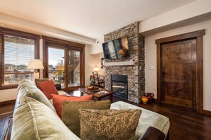 Smart TV, fireplace, table football, books - Steps to Private Gondola-HeatedPool-3 HotTubs-Gym-TownShuttle-Garage-GameRoom-Fireplace-W/D-Elevator (Steamboat Springs)