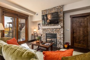 Smart TV, fireplace, DVD player, table football