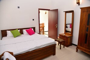 5 chambres, fer et planche à repasser, Wi-Fi gratuit, draps fournis