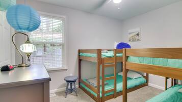 3 bedrooms, desk, laptop workspace, iron/ironing board
