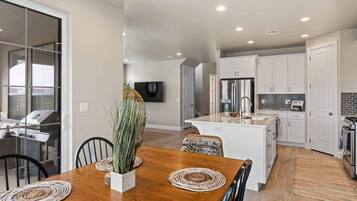 Townhome, 4 Bedrooms | Private kitchen