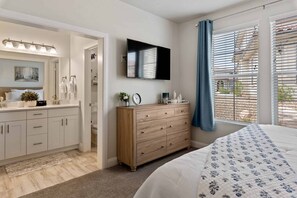 Casa de ciudad, 3 habitaciones | Espacio para trabajar con laptop, tabla de planchar con plancha y cunas 