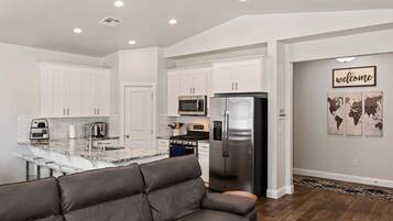 Townhome, 3 Bedrooms | Private kitchen | Coffee/tea maker, fridge, oven, toaster