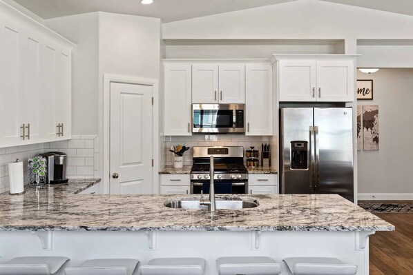 Casa de ciudad, 3 habitaciones | Cocina privada | Refrigerador, horno, cafetera y tetera y tostadora