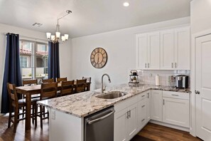 Townhome, 3 Bedrooms | Private kitchen