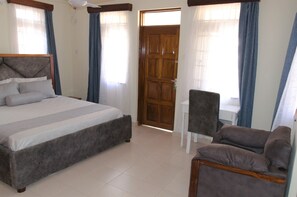 4 habitaciones, tabla de planchar con plancha y wifi gratis 