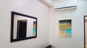 Interior - MAKATI, Greenbelt Hamilton 2BR PNTHSE, w/ PARKING, VIEWS (Makati)